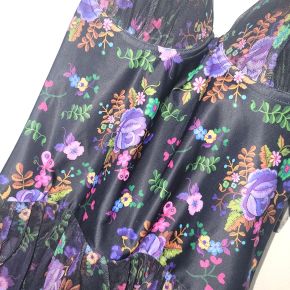 Marilyn Monroe Floral Skirted One Piece Swimsuit - M - Picture 6 of 9